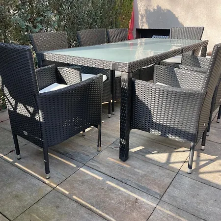 Holiday home Haus Mit Garten In Neukoelln *